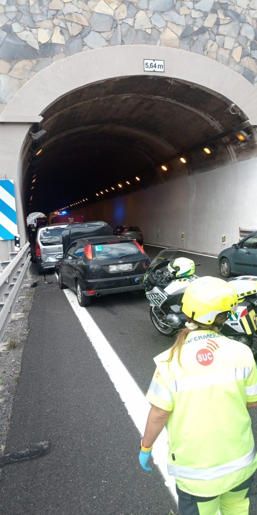 Suc Traslada Al Hospital A Dos Heridos Tras Un Accidente De Tráfico