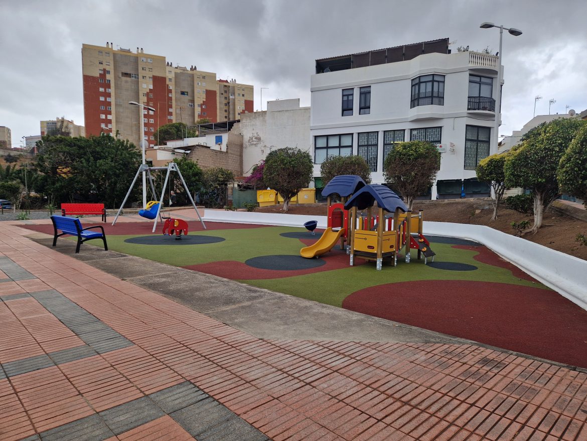 NP_Parques y Jardines culmina los trabajos de mejora llevados a cabo en el parque infantil del casco de Jinámar(5)