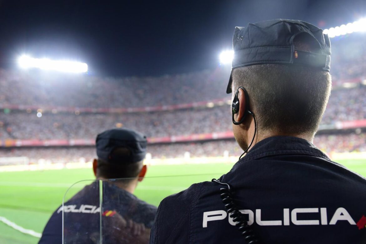 POLICIAS-FUTBOL.JPG_659491453