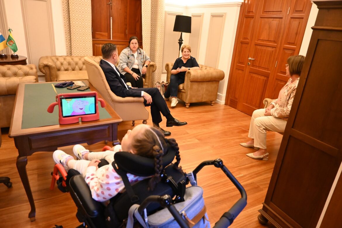 Reunión en las Casas Consistoriales con la familia de Daniela Sánchez