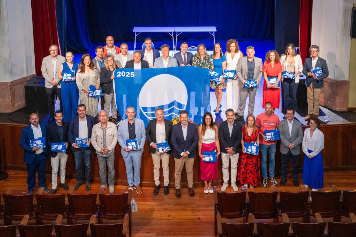Entrega de Banderas Azules en el Teatro Consistorial