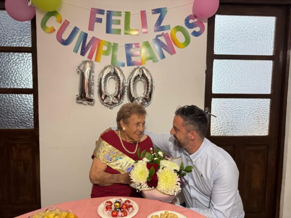 foto-vecina-100-cumple