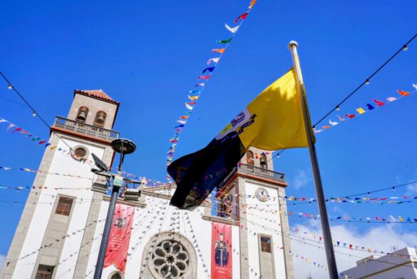 Foto 1 Repique de campanas de La Aldea con la subida de bandera