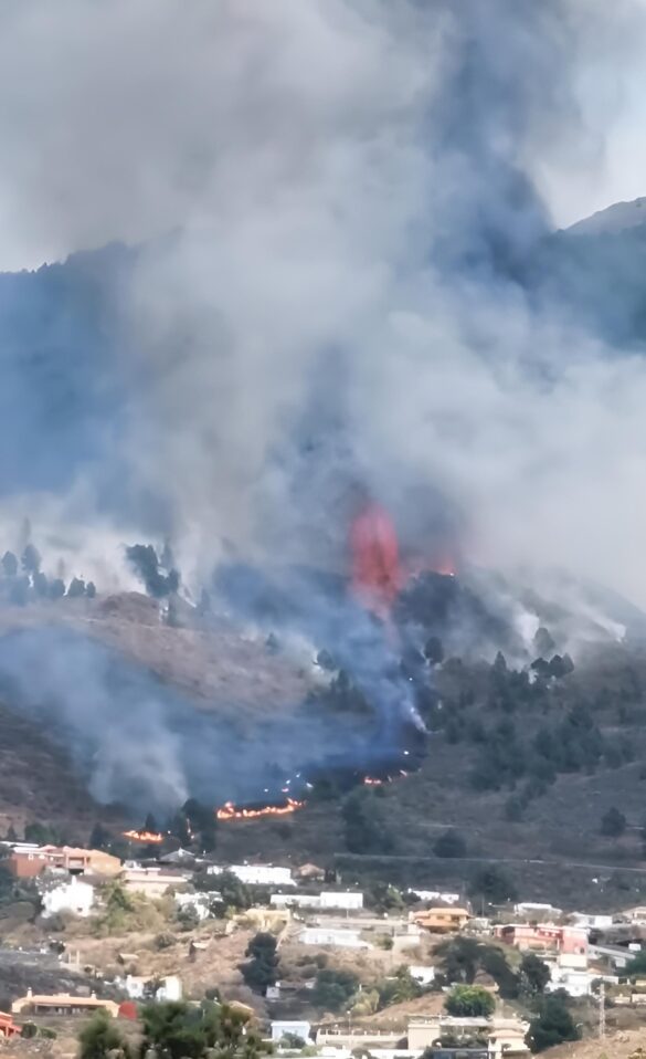 erupcion en 2021, junto al barrio de El Paraíso, antes de que lo engullera la lava