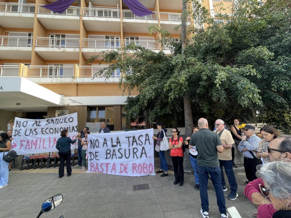 Vecinos de varios barrios protestan en la capital contra la nueva tasa ...